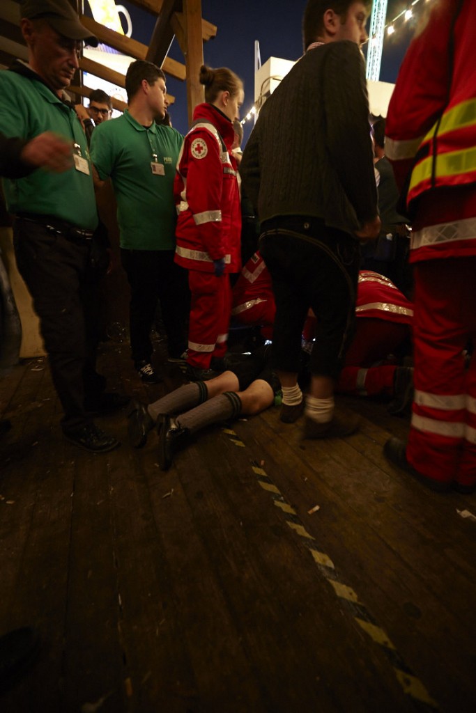 Bayrisches Rote Kreuz - auf dem Oktoberfest 2015 - Junge in Tracht